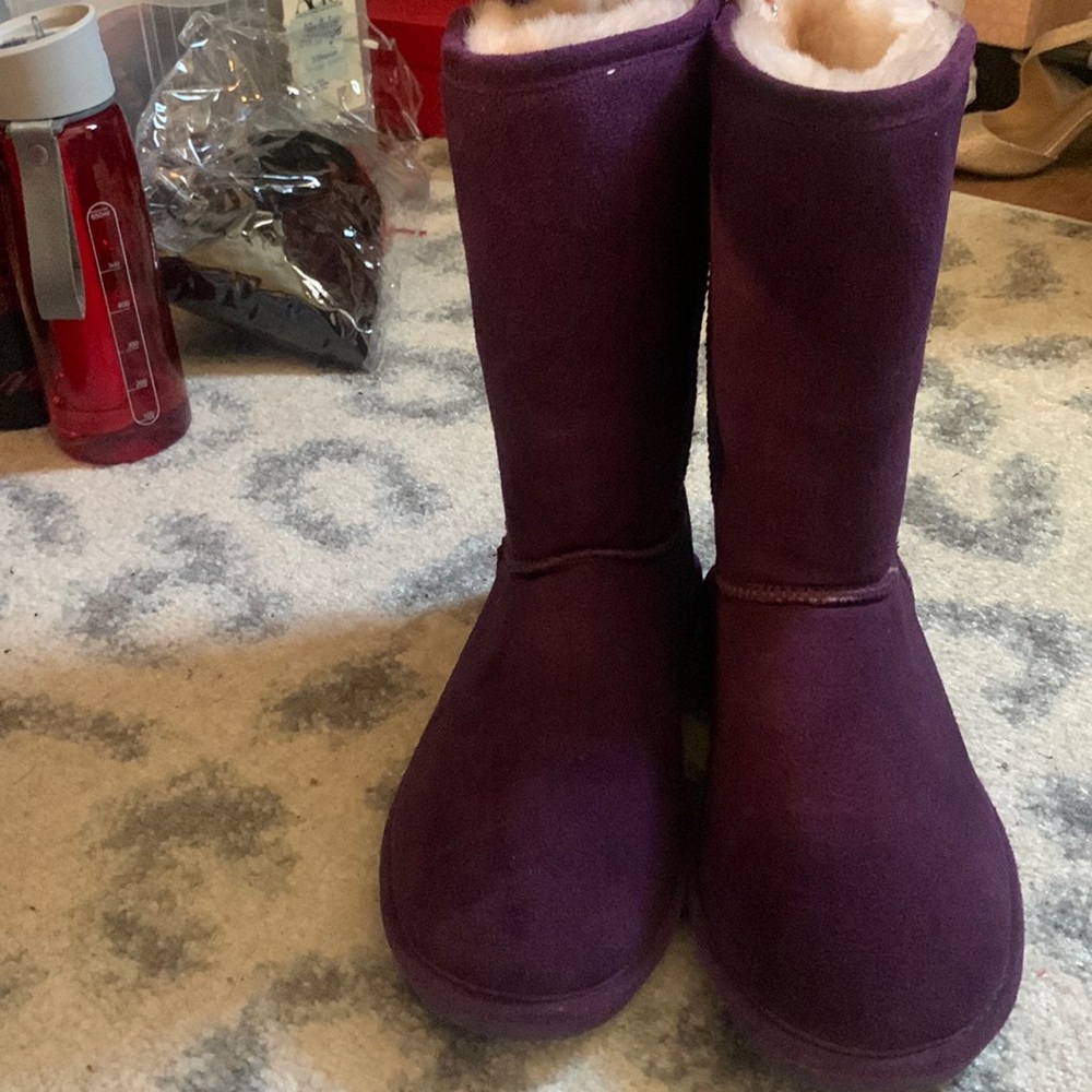 Barely worn purple Bearpaw boots